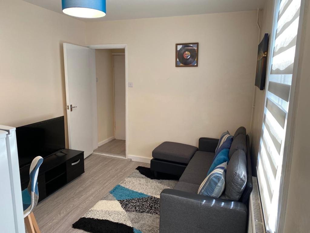 Excellent And Amazing Apartment With Private Parking Gillingham  Exterior foto